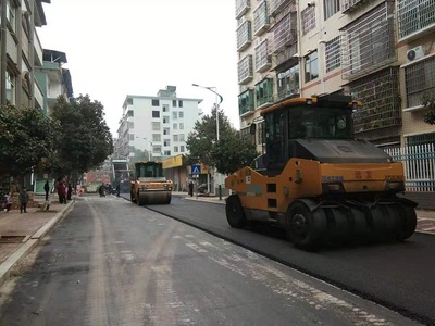 新田社區道路“白改黑”提質改造工程加速推進，通訊工程同步提升基建品質